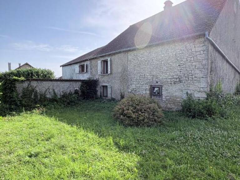 Ancien corps de ferme à fort potentiel avec dépendances — photo 1