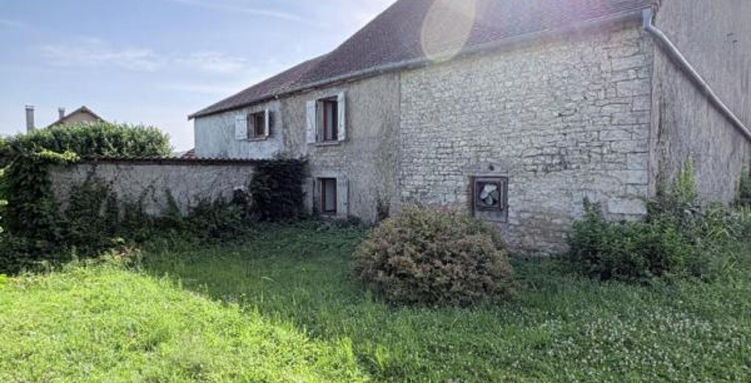 Ancien corps de ferme à fort potentiel avec dépendances — photo 1