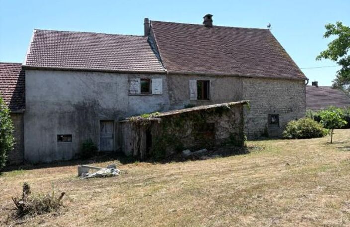 Ancien corps de ferme à fort potentiel avec dépendances — photo 2