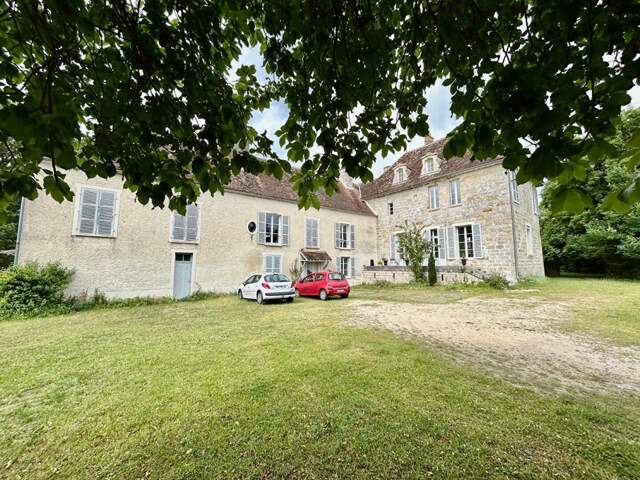 PROPRIÉTÉ SEIGNEURIALE DE 484 m2 + GRANGE DE 485 m2 À 990 000  SUR 20 HECTARES — photo du bien