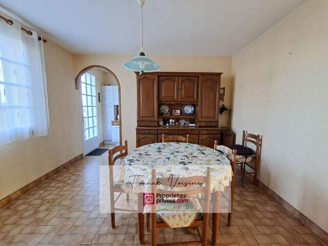 A VENDRE à Saint Paul en Pareds, maison de 137 m2 avec 2 chambres et 1 studio en sous-sol sur une parcelle de 848 m2 env — photo du bien