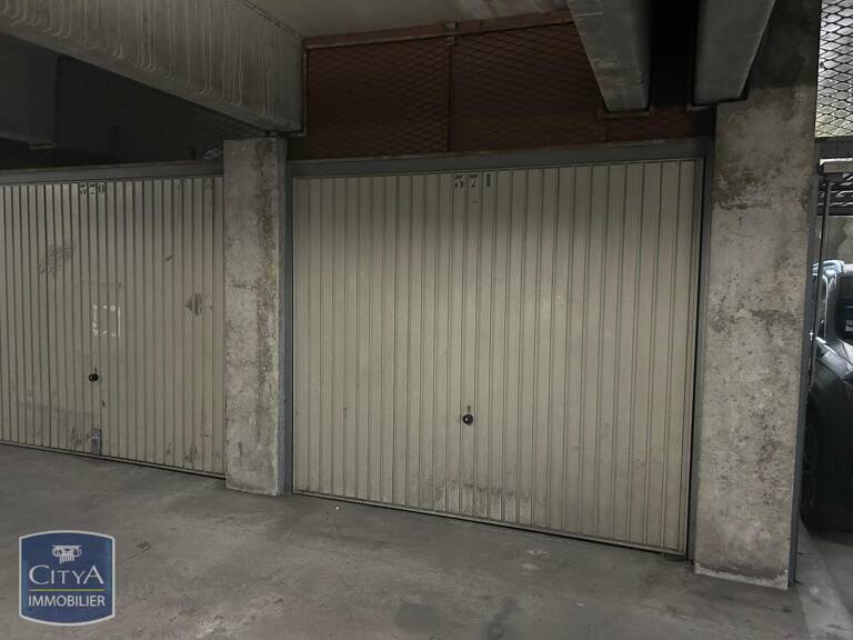 Garage   — photo 1