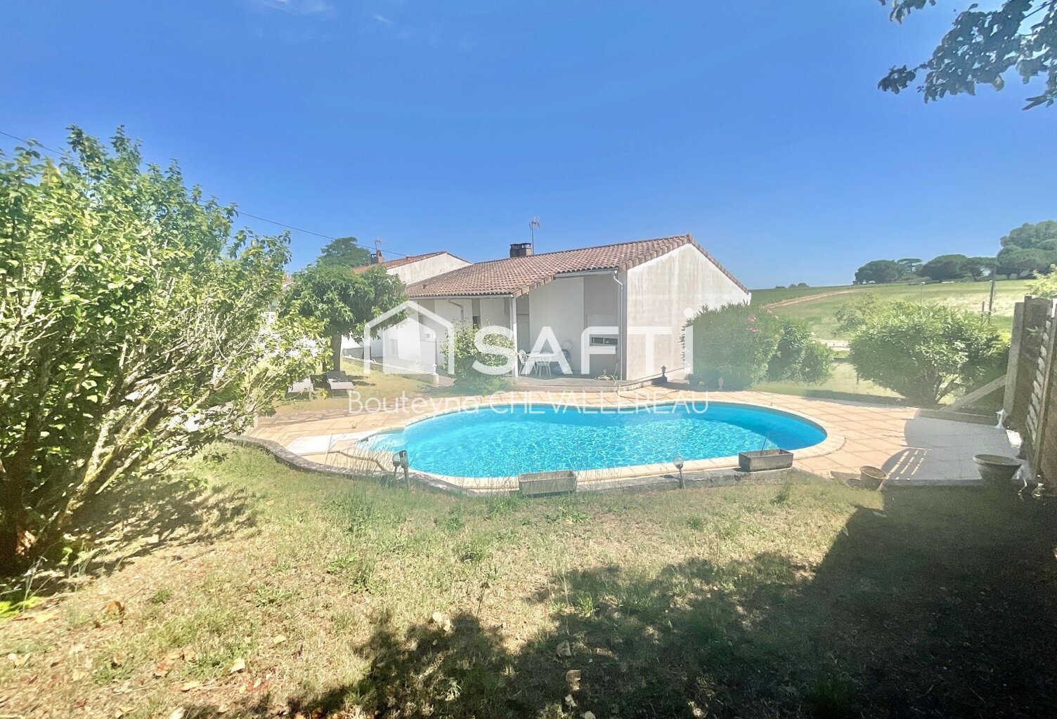 Maison avec 4 chambres, jardin, piscine et garage — photo 1