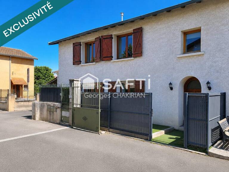 Au coeur du charmant et tranquille village de colombier-saugnieu — photo 1