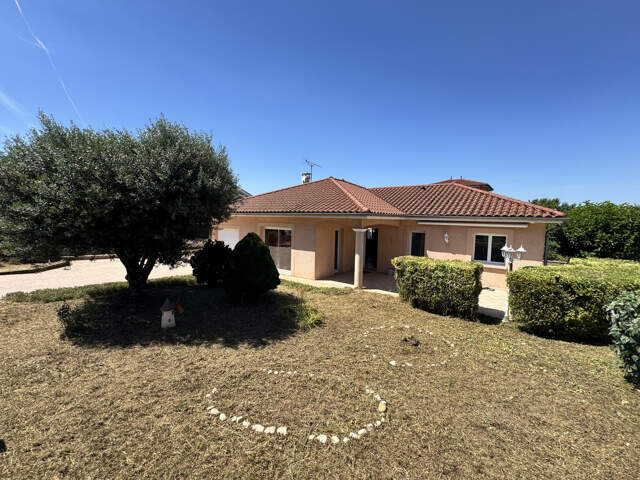 Maison de plain-pied de 103 m2 sur 605 m2 de terrain — photo du bien