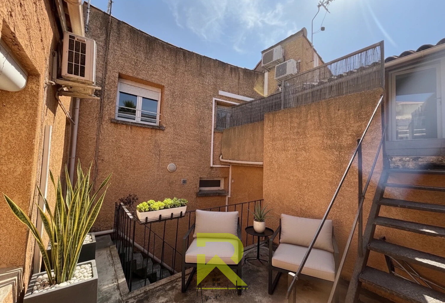 Immeuble de rapport  loue 5 logements — photo 1