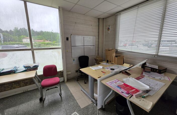 Bureaux - 230m² - Saint-Jean-d'Illac — photo 4