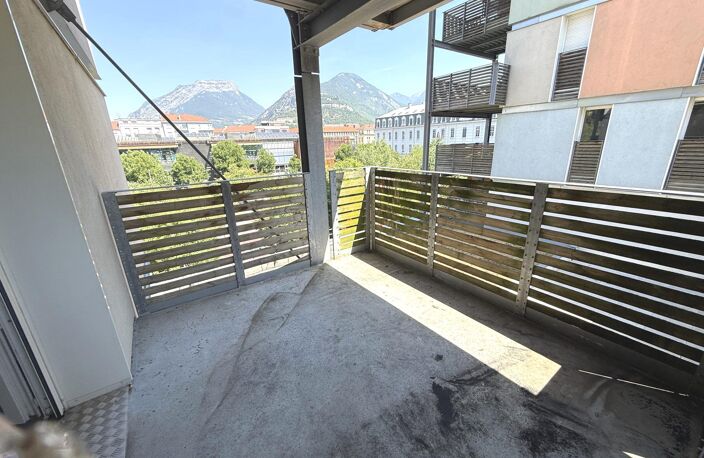 Appartement T2 de 41,78 m² avec terrasse — photo 4