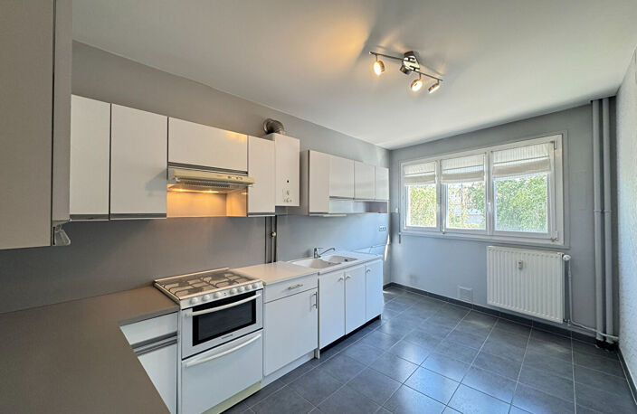 Appartement Reims 4 pièces avec Balcon - 92.74 m2 BOULINGRIN — photo 3