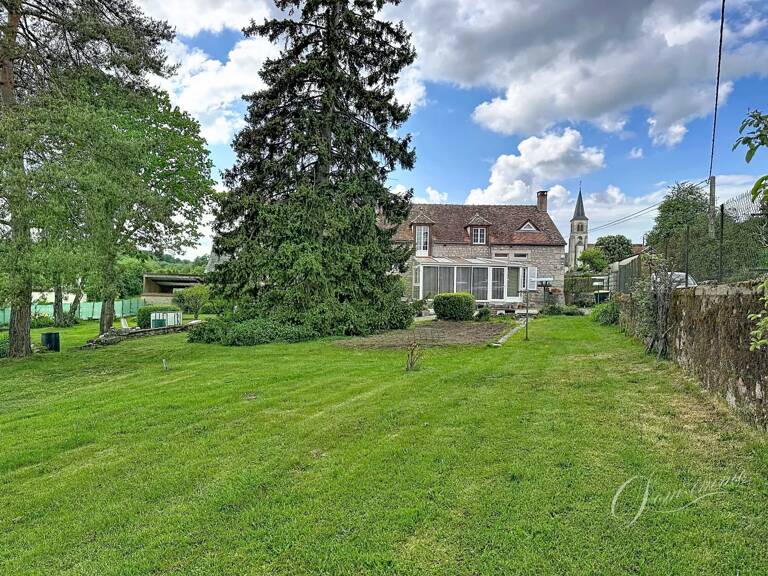 Maison de campagne en pierres au cœur de la campagne bourguignon — photo 1