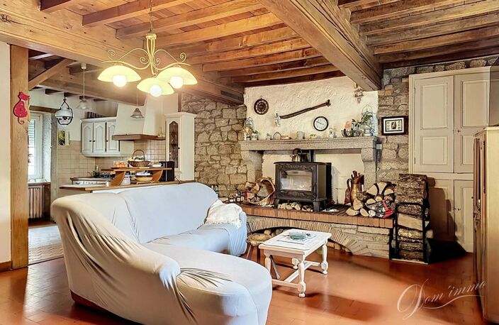 Maison de campagne en pierres au cœur de la campagne bourguignon — photo 3