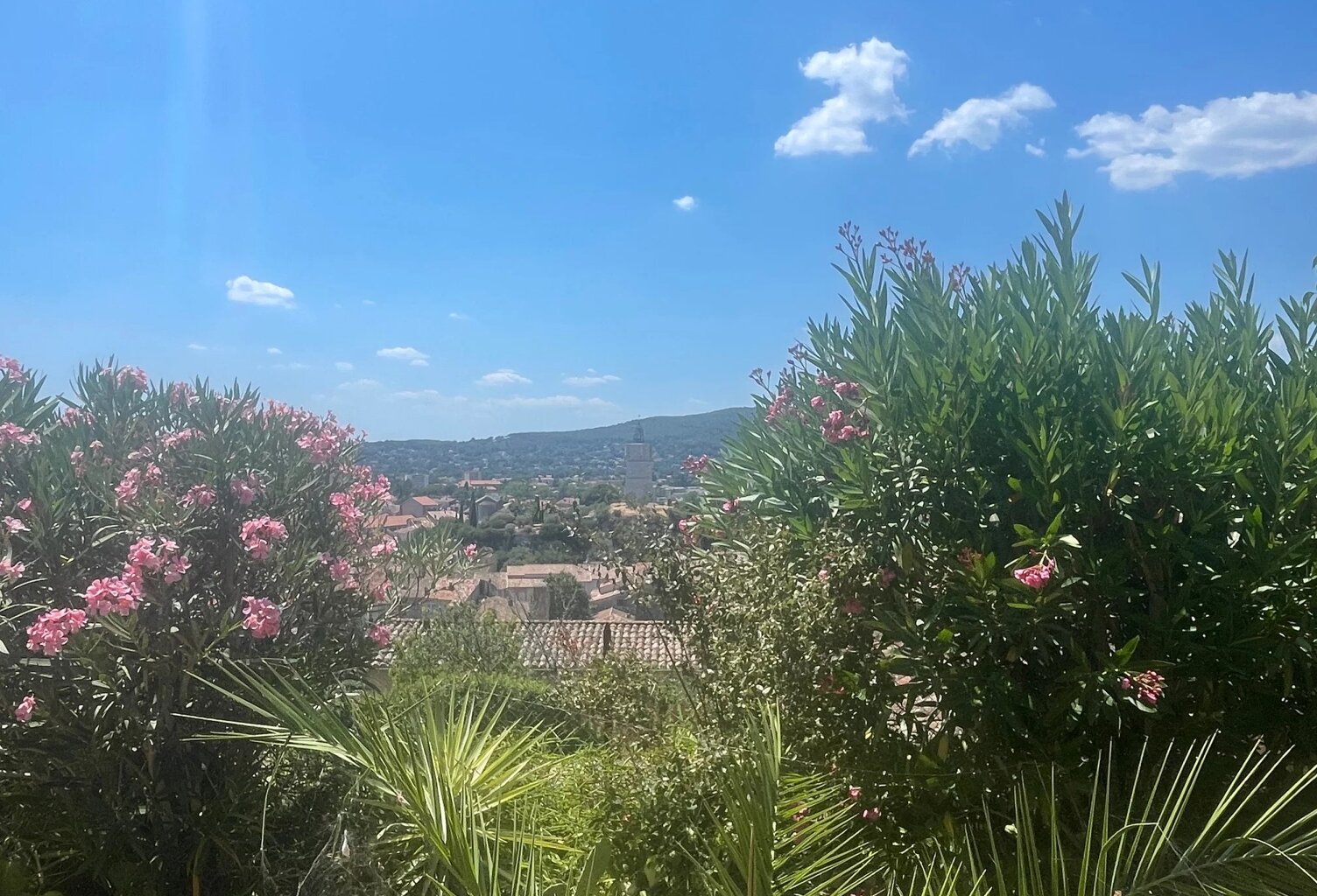 EXCLUSIVITÉ - VILLA AVEC 115,78 M² HABITABLES ET 165,04 M² DE TERRASSES — photo 1