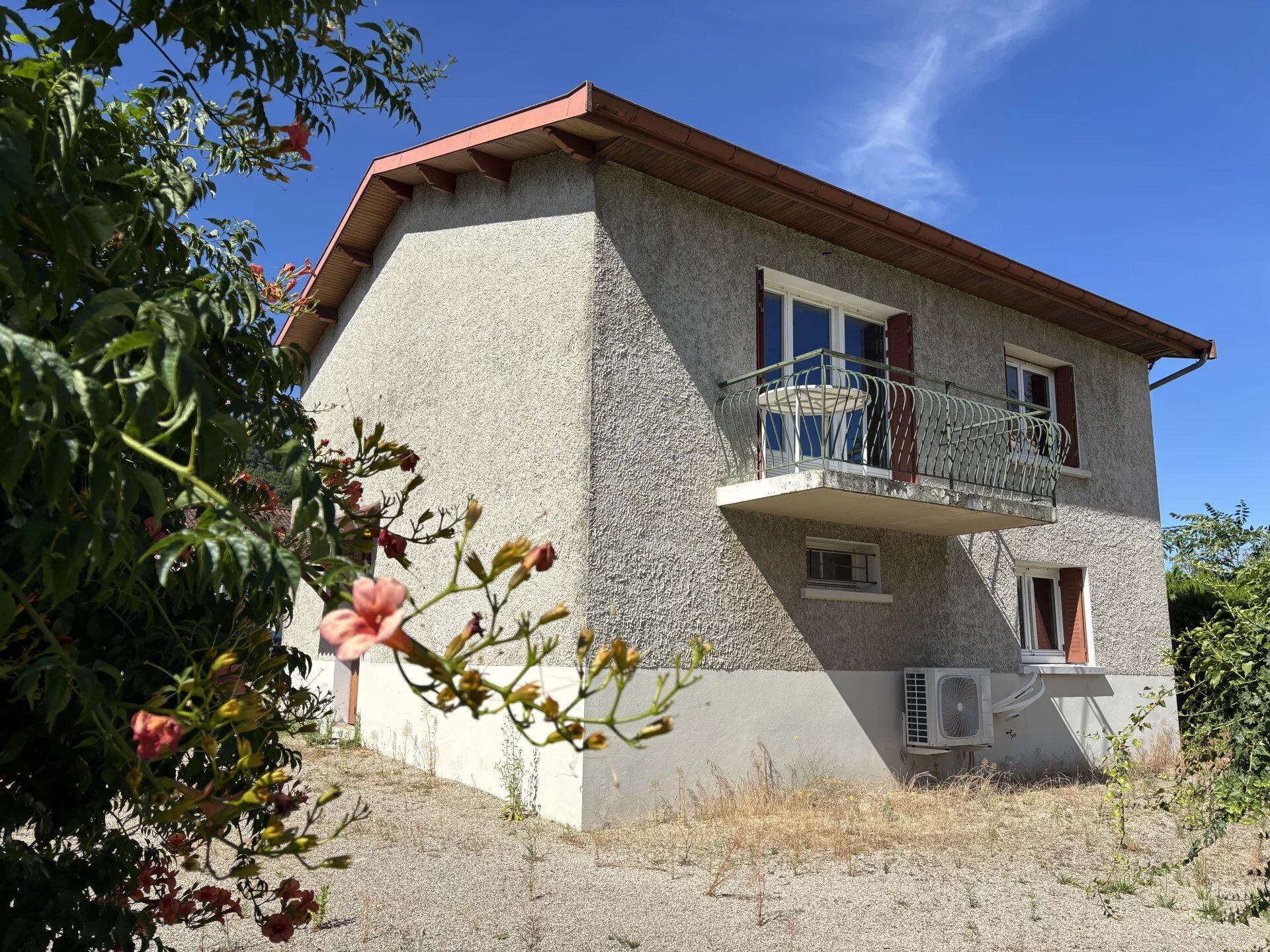 Maison 3 pièces 83 m² · à Vertrieu · 83 m² · 240 000 €