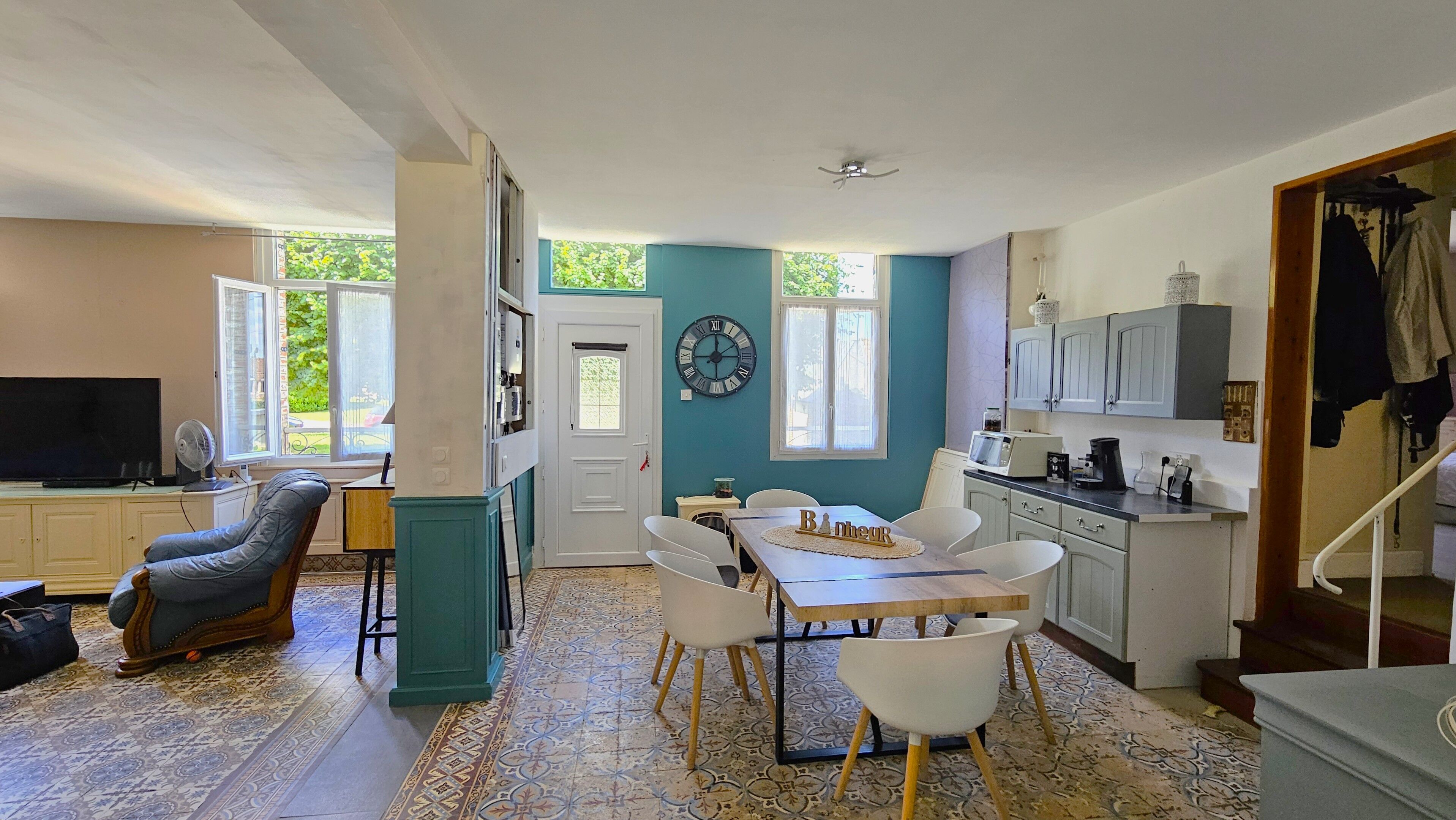 Spacieuse longère de plain-pied de 110m², trois chambre et dépendances.