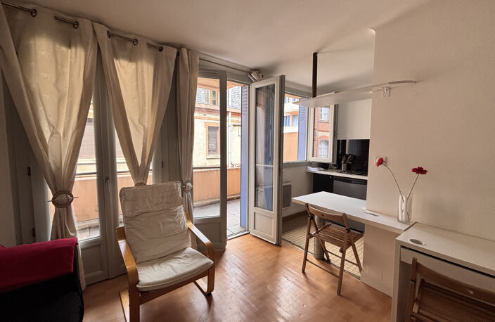 CAPITOLE - T1 meublé de 26m2 avec terrasse - 720 EUR — photo 2