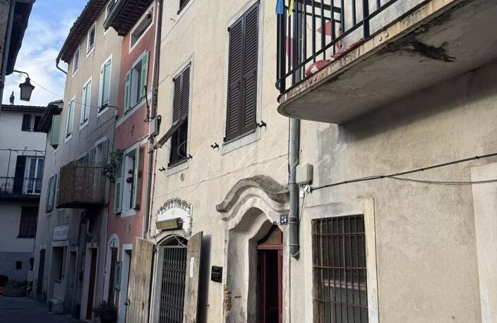 local commercial — photo 2
