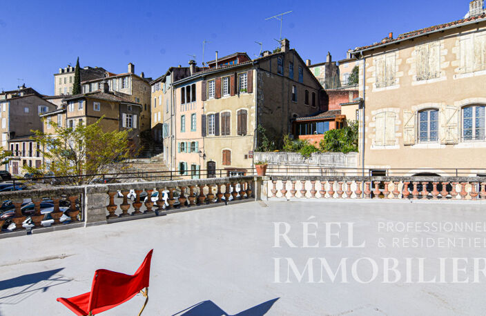 Immeuble de rapport au coeur de la basse ville — photo 3
