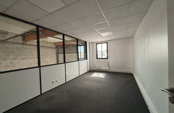 LOCAUX D'ACTIVITES à LOUER — photo 5