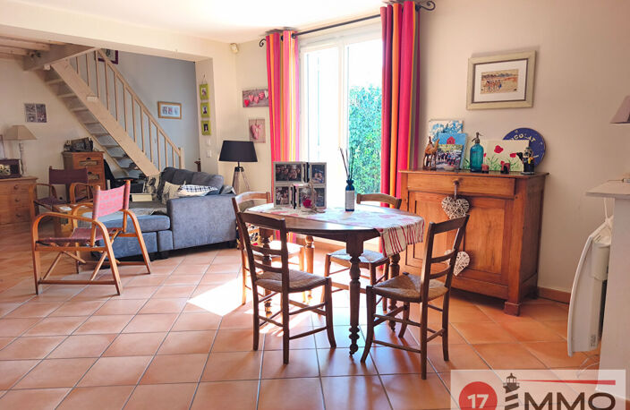 Maison familiale avec piscine, double garage et nombreuses dépendances — photo 3