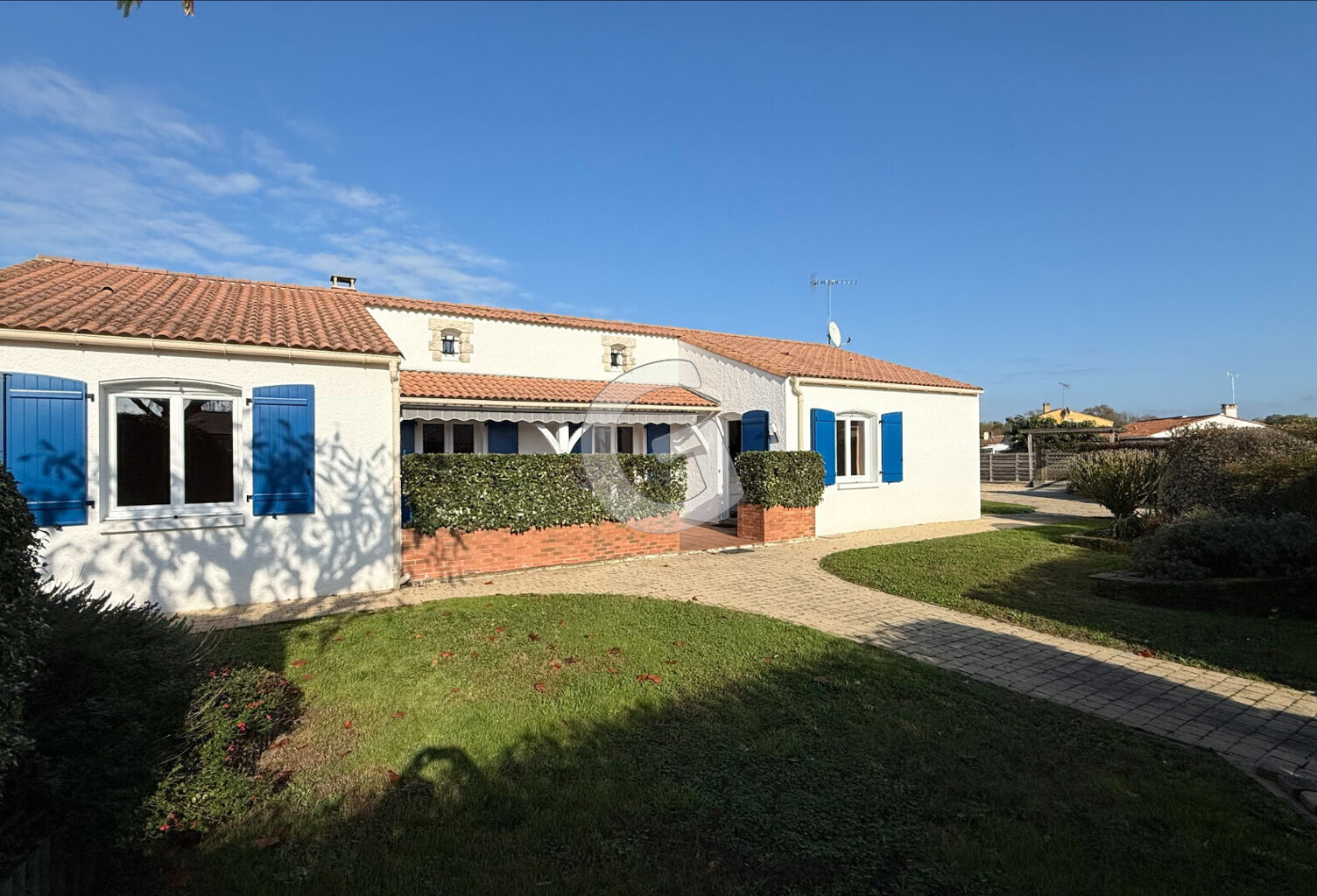 MAISON 5 PIECES 137 m2 A VENDRE LONGEVILLE SUR MER — photo 1