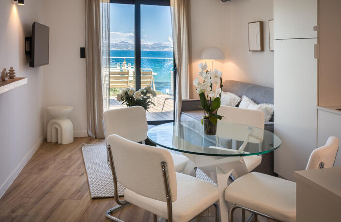 DU STUDIO AU T3 AU SEIN D'UNE RESIDENCE INTIMISTE 8 LOTS  À 50 M DE LA PLAGE AUX ISSAMBRES — photo 2