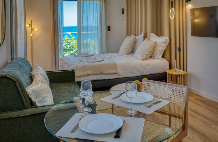DU STUDIO AU T3 AU SEIN D'UNE RESIDENCE INTIMISTE 8 LOTS  À 50 M DE LA PLAGE AUX ISSAMBRES — photo 4