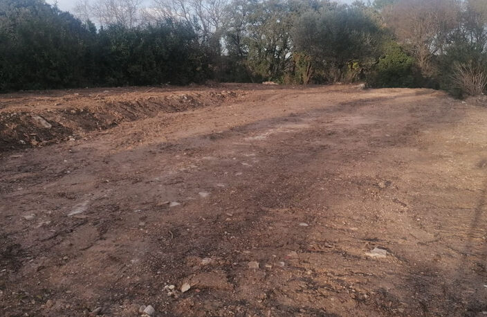 2000 m2 de TERRAIN à batir ( possibilité de faire 2 lots ) 70 % de possibilité d'emprise au sol entre CASTRIES — photo 2