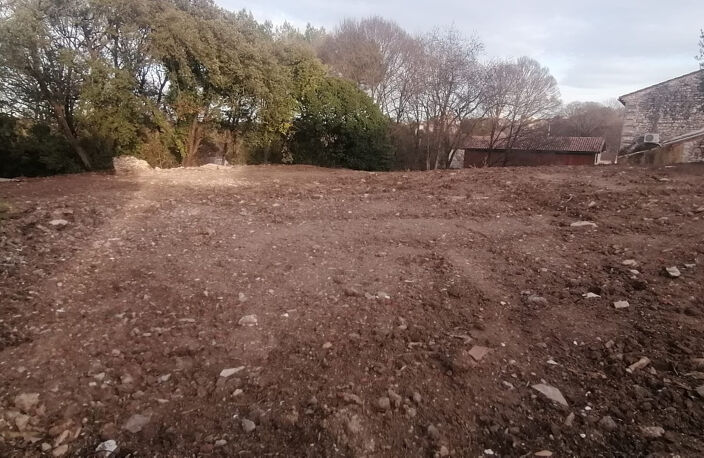 2000 m2 de TERRAIN à batir ( possibilité de faire 2 lots ) 70 % de possibilité d'emprise au sol entre CASTRIES — photo 4