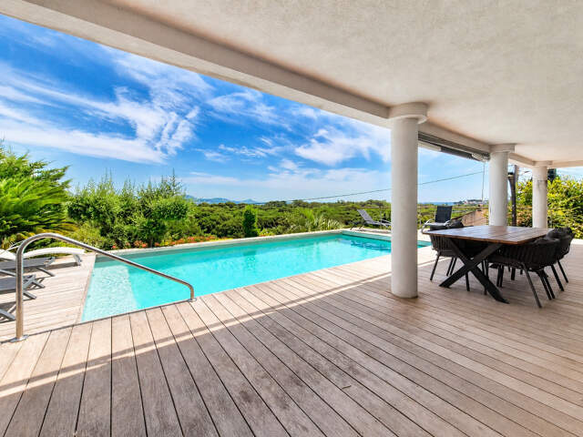 EXCLUSIVITE SAINT AYGULF Villa 190m2 avec piscine et magnifique vue mer — photo du bien