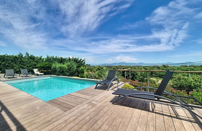 EXCLUSIVITE SAINT AYGULF Villa 190m2 avec piscine et magnifique vue mer — photo 3