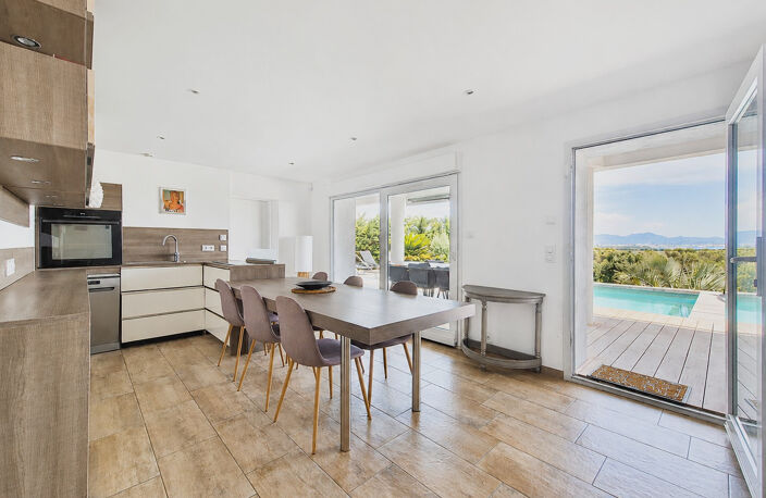 EXCLUSIVITE SAINT AYGULF Villa 190m2 avec piscine et magnifique vue mer — photo 5