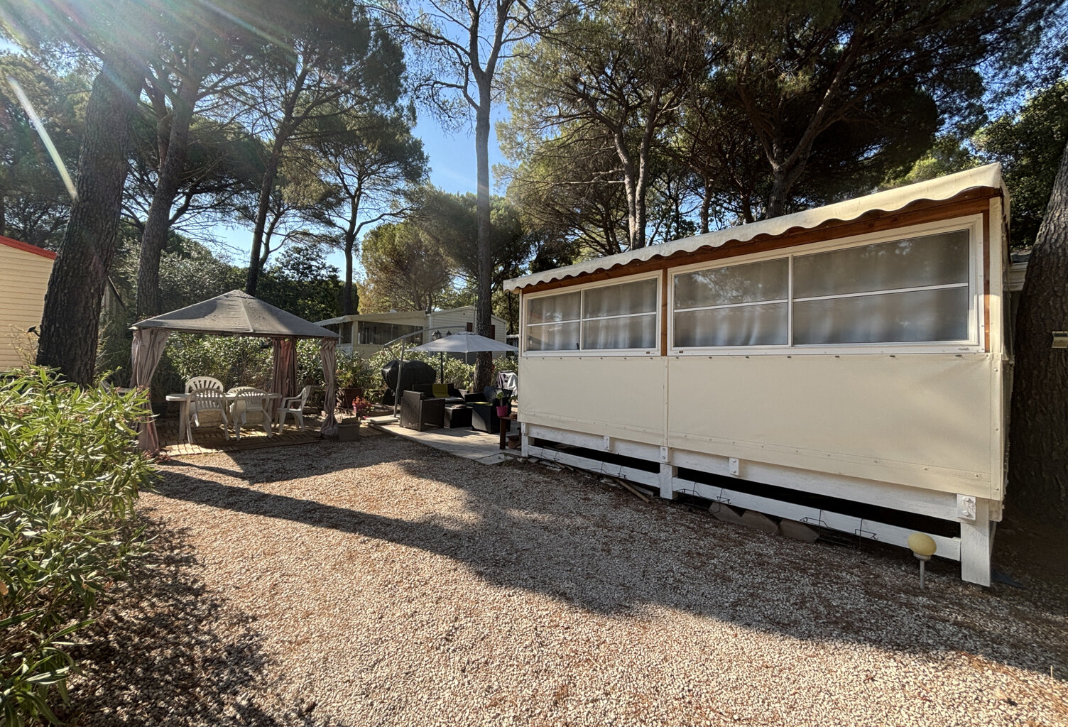 VENTE - PUGET SUR ARGENS - MOBIL-HOME 3 CHAMBRES AVEC TERRASSE COUVERTE — photo 1