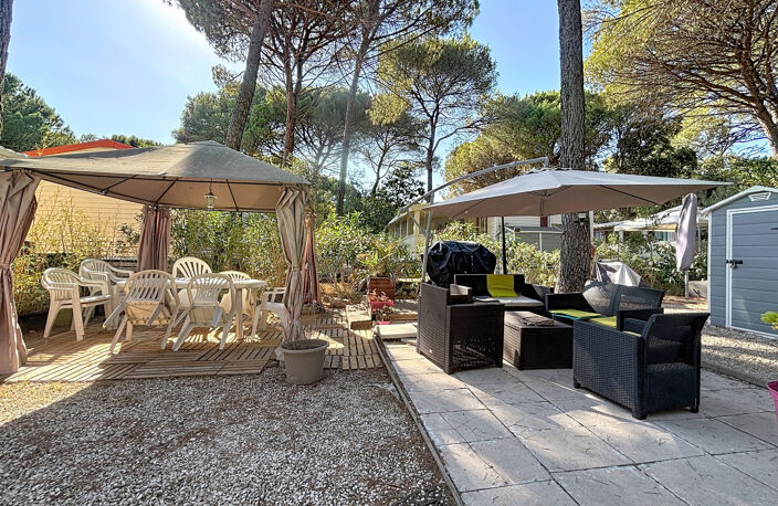 VENTE - PUGET SUR ARGENS - MOBIL-HOME 3 CHAMBRES AVEC TERRASSE COUVERTE — photo 2