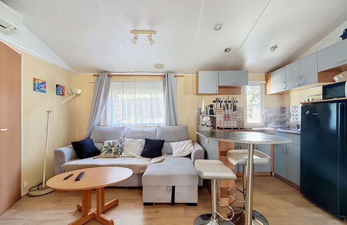 VENTE - PUGET SUR ARGENS - MOBIL-HOME 3 CHAMBRES AVEC TERRASSE COUVERTE — photo 3