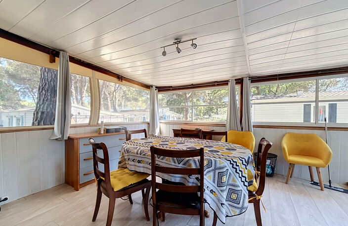 VENTE - PUGET SUR ARGENS - MOBIL-HOME 3 CHAMBRES AVEC TERRASSE COUVERTE — photo 4
