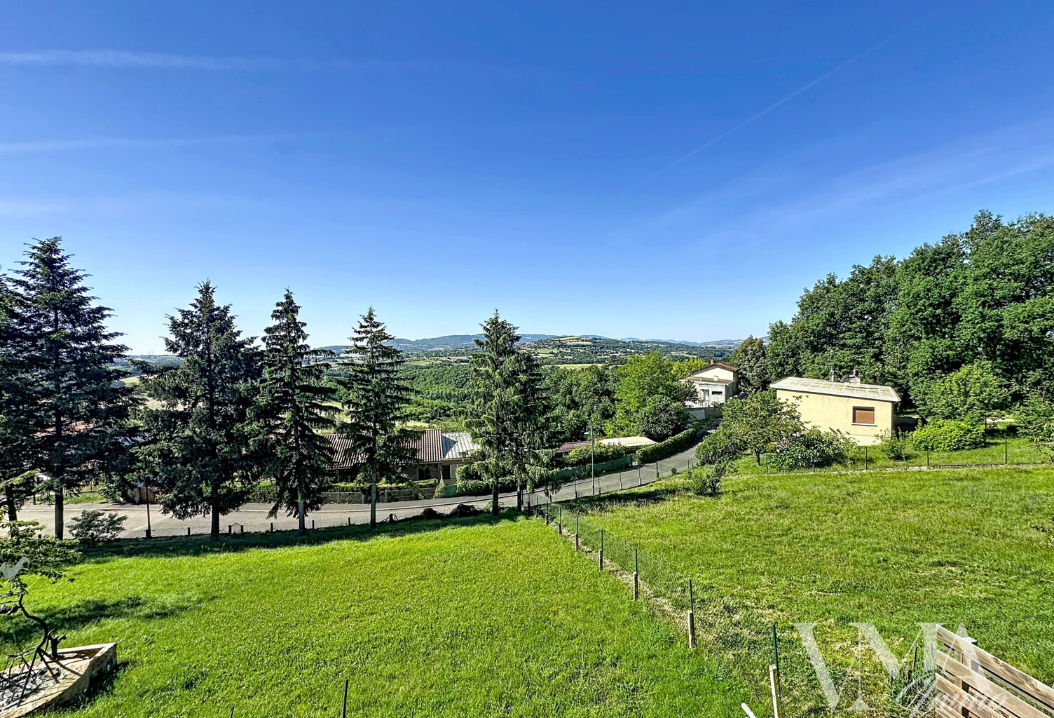 Lozanne   Maison à rénover avec un terrain et beau potentiel — photo 1