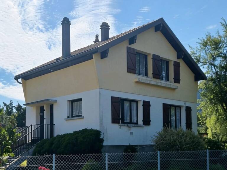 Maison individuelle sur grand terrain, à Celles sur Plaine — photo 1