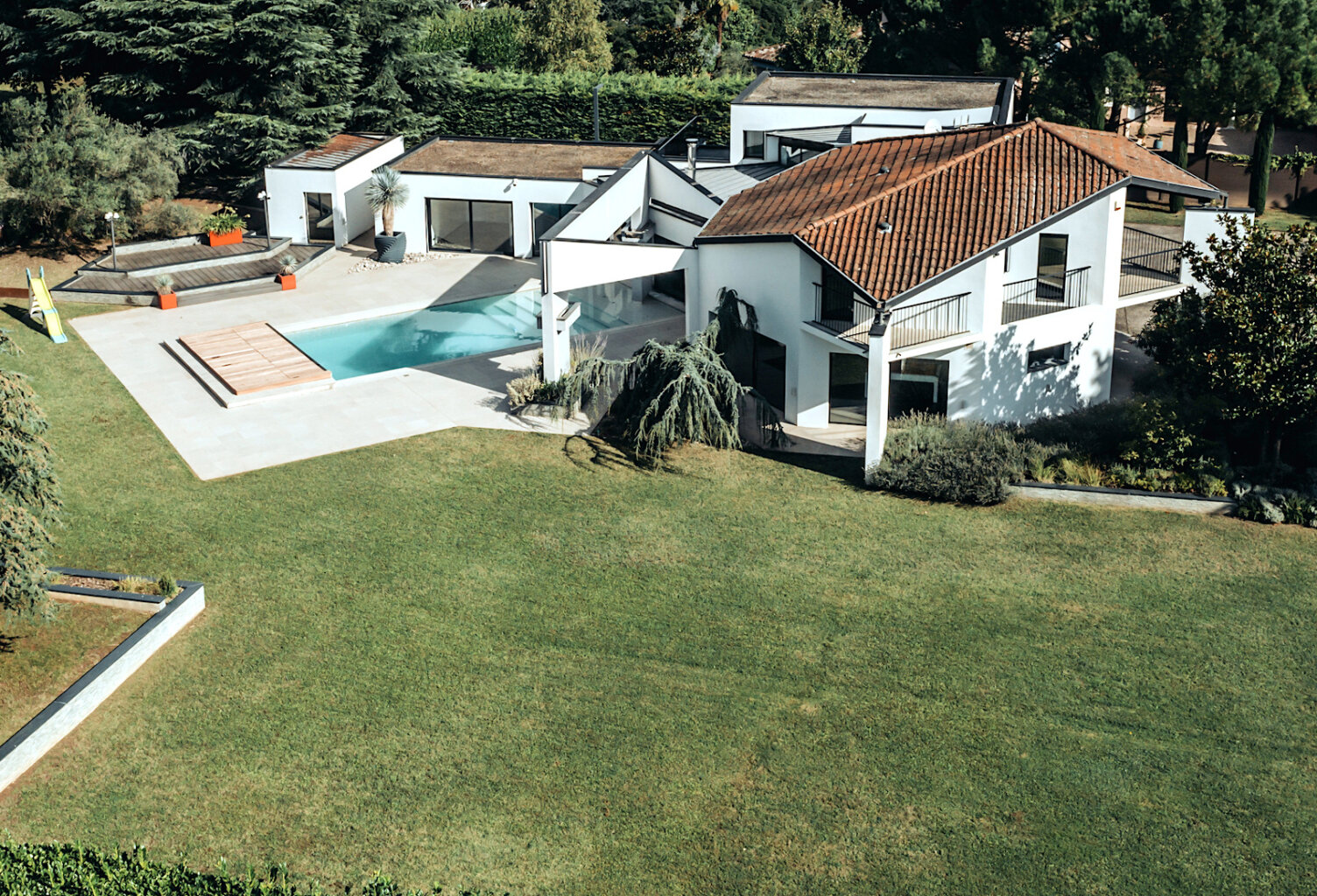 ST CYR AU MT D'OR - Maison d'architecte de 353m2 sur 3000m2 de terrain — photo 1