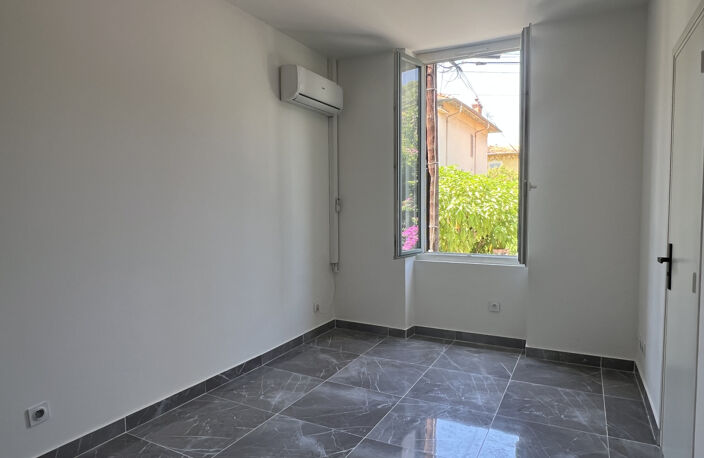 NICE MAGNAN Bas Carlone / Bas Madeleine : Adorable Studette 16m2 rénovée Calme Climatisation Double Vitrage — photo 2