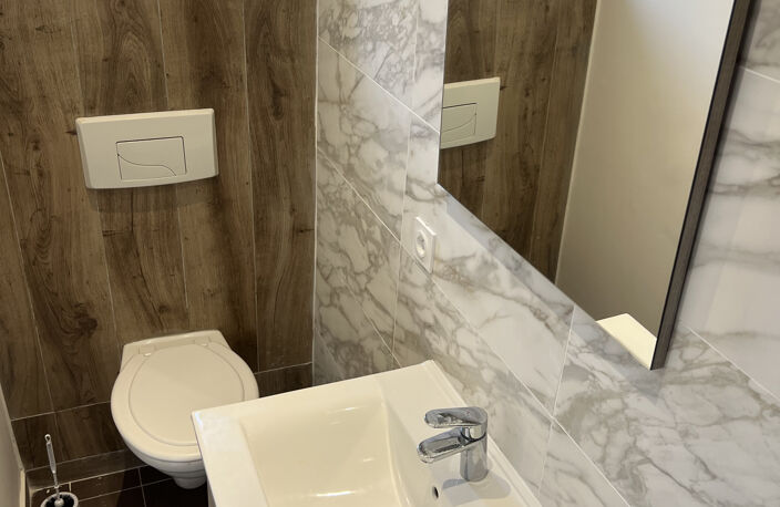 NICE MAGNAN Bas Carlone / Bas Madeleine : Adorable Studette 16m2 rénovée Calme Climatisation Double Vitrage — photo 4