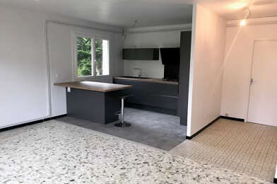 Appartement 3 pièces 882 €