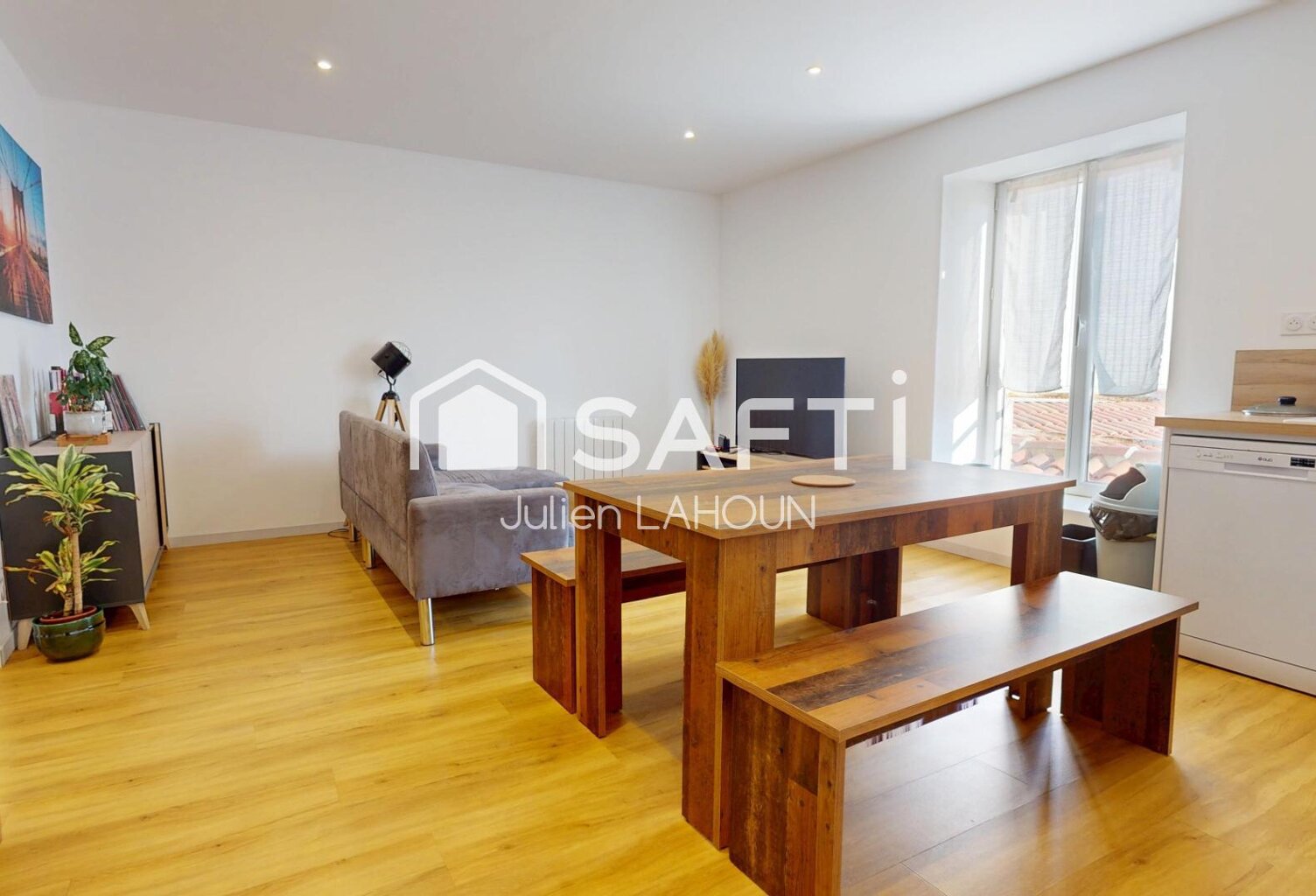 Appartement T4 rénové  Vendu meublé  Investissement locatif + parking — photo 1