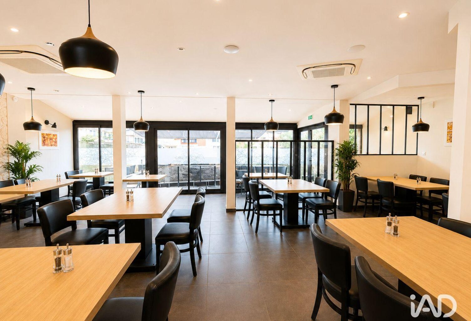 Vente Boutique/Local commercial 150 m&sup2; — photo 1