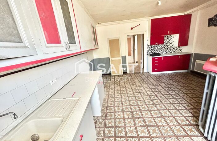 Maison ancienne à rénover avec dépendances et beau potentiel d'aménagement — photo 2