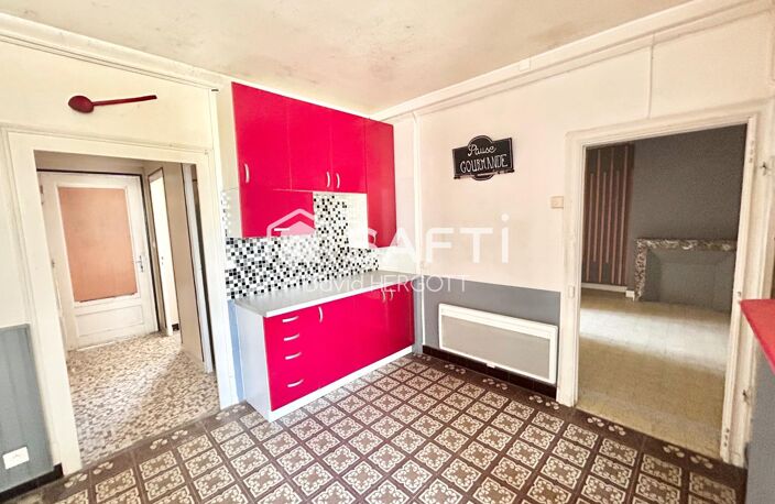 Maison ancienne à rénover avec dépendances et beau potentiel d'aménagement — photo 3