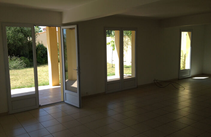 Villa jumelée 5 pièces   141 m2   Jardin piscinable   Enviro — photo 4