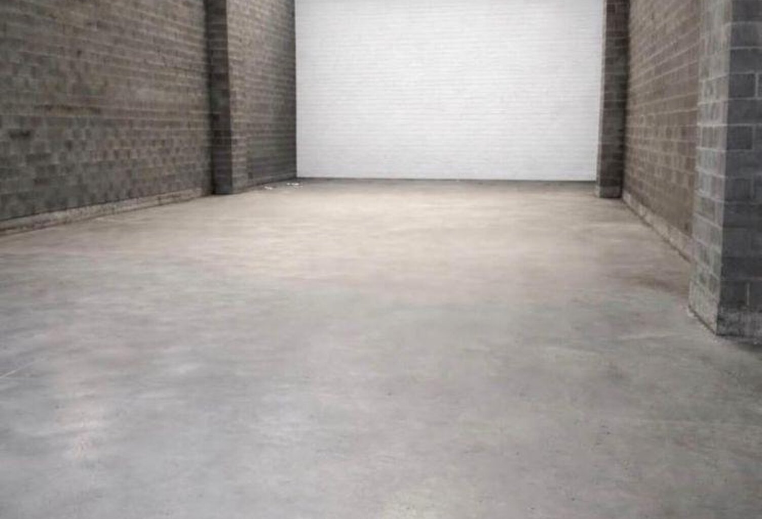 Location Hangar 350 m&sup2; — photo 1