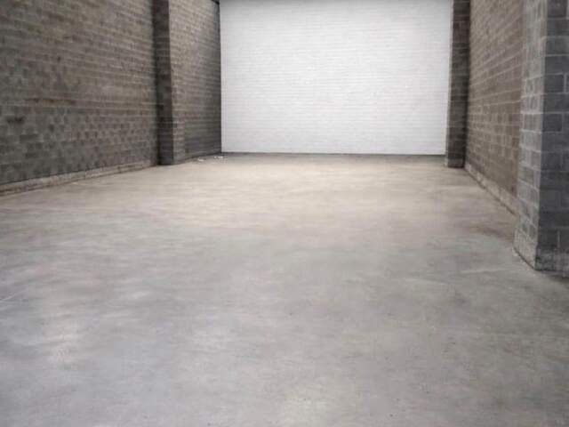 Location Hangar 350 m&sup2; — photo du bien
