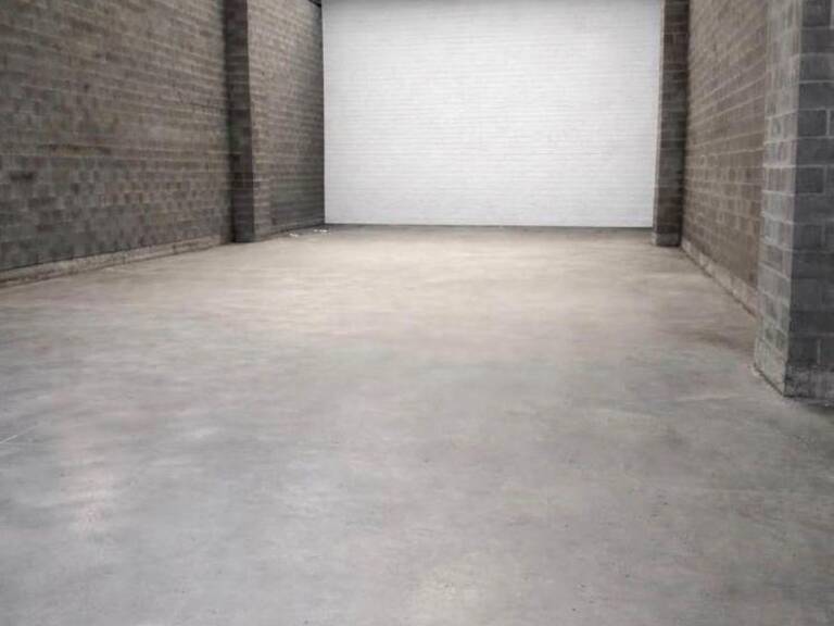 Location Hangar 350 m&sup2; — photo 1