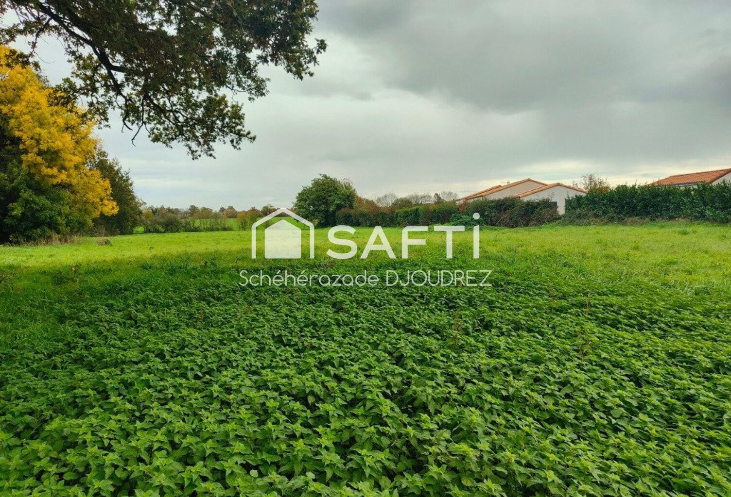 TERRAIN A BATIR DE 1245M², BORNE ET VIABILISE - CREATION DE DEUX LOGEMENTS POSSIBLE — photo 1